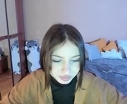 bellaaajones is a 18 year old female webcam sex model.