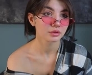 silvercorell is a 19 year old female webcam sex model.
