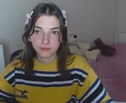 emmacherry7 is a 19 year old female webcam sex model.