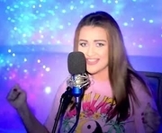 mesaland is a 34 year old female webcam sex model.