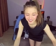 miapaw is a 21 year old female webcam sex model.