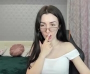 hloyamurr is a 24 year old female webcam sex model.