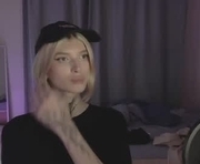 hotchubently is a 18 year old shemale webcam sex model.