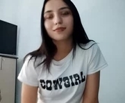 taytearnet is a 18 year old female webcam sex model.