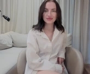 hildadderly is a 18 year old female webcam sex model.