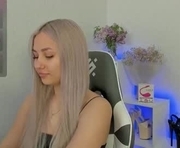 evikqw is a 21 year old female webcam sex model.