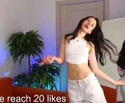 lil_janee is a 20 year old female webcam sex model.