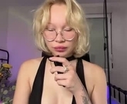 averybless is a 21 year old female webcam sex model.