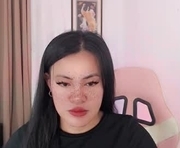 lucypearl5211994 is a  year old shemale webcam sex model.
