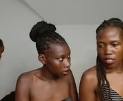 slim_pearly is a 20 year old female webcam sex model.