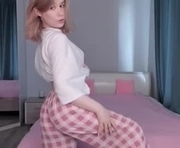 shoggothy is a 19 year old female webcam sex model.