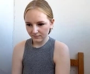 kirstievelasco is a 18 year old female webcam sex model.