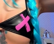 leylanoir is a 20 year old female webcam sex model.