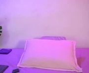 fantasy_col is a 18 year old female webcam sex model.