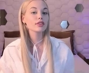 callmemargo is a 18 year old female webcam sex model.