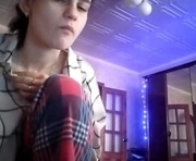 elindente is a 18 year old female webcam sex model.