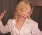 clorarookstool is a 20 year old female webcam sex model.