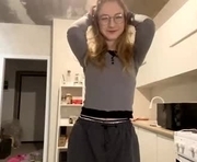 tainastoa is a 18 year old female webcam sex model.