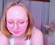 mia_purr is a 18 year old female webcam sex model.