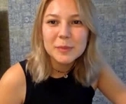 alannaboisen is a 18 year old female webcam sex model.