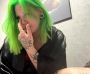 shonnathiessen is a 18 year old female webcam sex model.