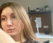 merlesien is a 18 year old female webcam sex model.