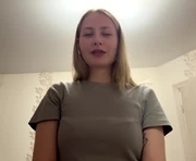 dorielathern is a 18 year old female webcam sex model.