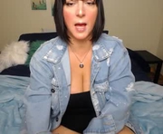 milfmonee is a 45 year old female webcam sex model.