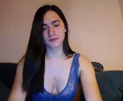 yhanbeaufort18 is a 24 year old shemale webcam sex model.