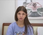 audreybarlow is a 19 year old female webcam sex model.
