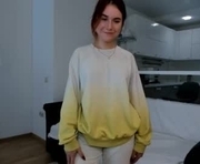 luvertakrax is a 18 year old female webcam sex model.