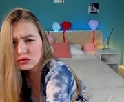 mavis_willis is a 19 year old female webcam sex model.