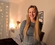 breegranger is a 18 year old female webcam sex model.