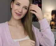 orasaro is a 18 year old female webcam sex model.