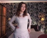 elswythderricott is a 18 year old female webcam sex model.