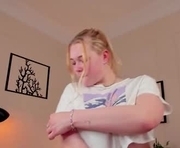julianahankin is a 18 year old female webcam sex model.