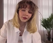 blushmuse is a 18 year old female webcam sex model.