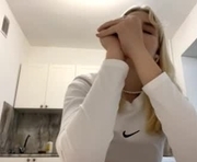 marlinepercy is a 18 year old female webcam sex model.