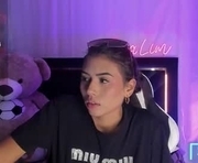 zaralim is a 21 year old female webcam sex model.