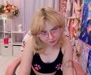 coconut_mia is a 19 year old female webcam sex model.