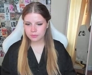 kirakyler is a 18 year old female webcam sex model.