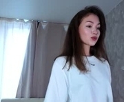 bellarasole is a 18 year old female webcam sex model.