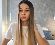 janellgacia is a 18 year old female webcam sex model.