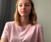 autumnroginson is a 18 year old female webcam sex model.