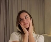 christinfinnie is a 18 year old female webcam sex model.