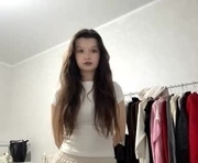ellieschuffert is a 18 year old female webcam sex model.