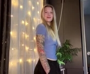 abbeyducklow is a 18 year old female webcam sex model.