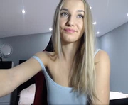 hell_lo is a 21 year old female webcam sex model.