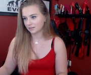 lisaxbabe is a 22 year old female webcam sex model.