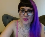 vaholiver is a  year old female webcam sex model.